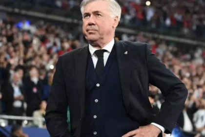 Ancelotti aceitou assumir o comando da equipe.