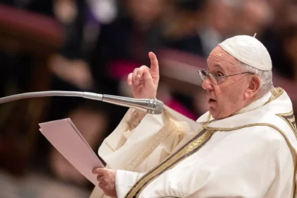 Papa Francisco convida Caetano Veloso para um evento especial no Vaticano