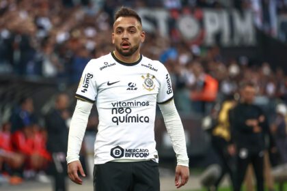 Torcida do Corinthians se revolta com Luxemburgo após derrota e aponta 'culpados'