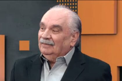 Na noite desta segunda-feira (19), faleceu o comentarista Paulo Roberto Martins, conhecido como Morsa, aos 78 anos. Ele foi vítima de problemas cardíacos, conforme confirmado por seus familiares.