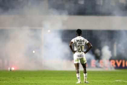 Punição ao Santos será gravíssima pelos rojões disparados no gramado. Até dez jogos sem torcida