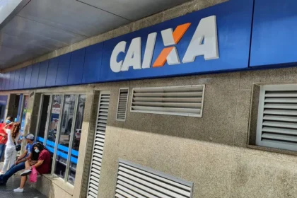 A partir do dia 19 de julho, a Caixa Econômica Federal começará a cobrar tarifas das empresas clientes do banco por transferências via PIX. No entanto, pessoas físicas e Microempreendedores Individuais (MEIs) continuarão isentos dessas taxas.