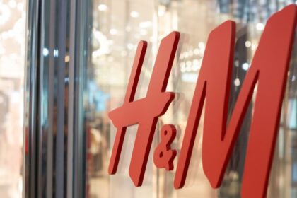 Varejista sueca H&M investirá no Brasil com e-commerce e lojas físicas a partir de 2025