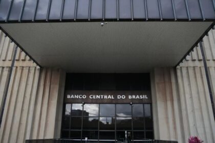 Ampliação de vagas em concursos públicos: carreiras que brigam com o governo serão beneficiadas