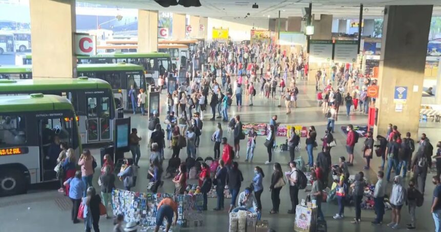 Governo sanciona lei de transporte gratuito no DF