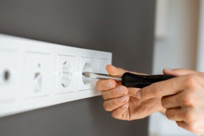 Segurança e praticidade: como instalar interruptores e tomadas em móveis