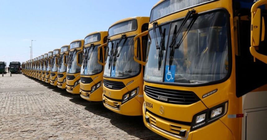 Greve de ônibus em Salvador: rodoviários mantêm paralisação na terça-feira