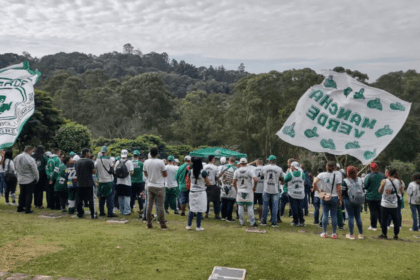 Tristeza profunda: torcedora do Palmeiras é sepultada sob grande comoção