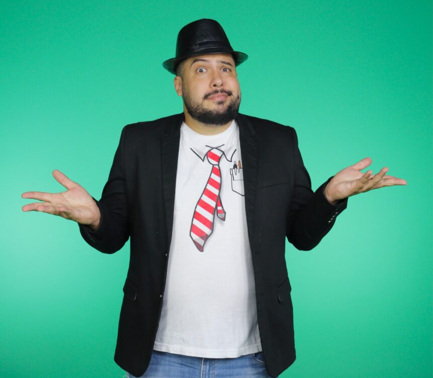 TJ Fernandes é uma figura versátil no mundo do entretenimento, desempenhando papéis como jornalista, apresentador de televisão, ator, comediante, produtor e roteirista.