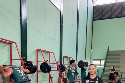 Samara Sampaio, treinadora e preparadora física do Cerrado Basquete, compartilhou sua jornada marcante no mundo do esporte a respeito do assunto, tanto como treinadora quanto como atleta.