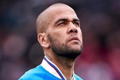 Ex-jogador Daniel Alves recebe liberdade provisória na Espanha