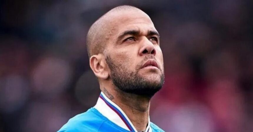 Ex-jogador Daniel Alves recebe liberdade provisória na Espanha