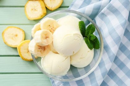 Aprenda a preparar um sorvete saudável de banana com iogurte