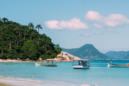 De Florianópolis a 'Dubai brasileira', Santa Catarina supera 16 km de praias alargadas