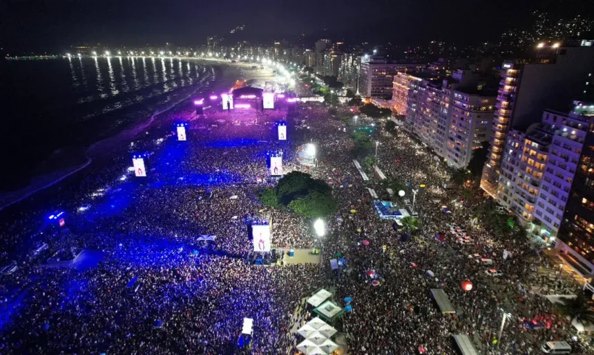 Madonna atrai 1,6 milhão para Copacabana e supera recorde histórico dos Rolling Stones em 2006