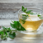 chá de erva-cidreira para a saúde