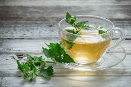 chá de erva-cidreira para a saúde